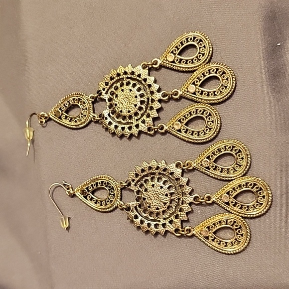 Beautiful boho style drop earrings - Picture 2 of 2